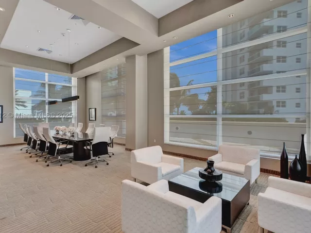 3-bedroom condo for sale in Hollywood - 3101 S Ocean Dr 3506 - MondialRealty