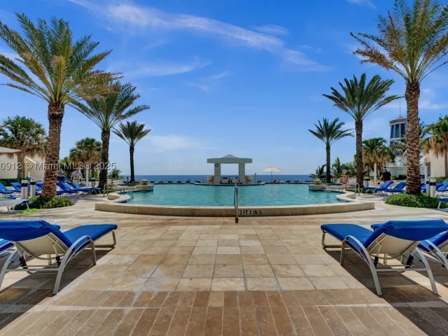 3-bedroom condo for sale in Hollywood - 3101 S Ocean Dr 3506 - MondialRealty