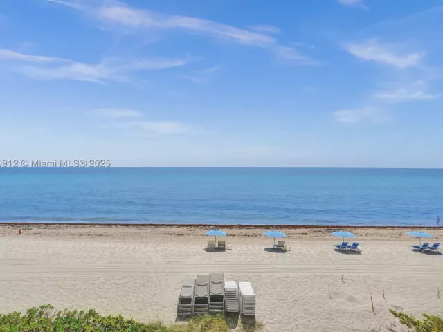 3-bedroom condo for sale in Hollywood - 3101 S Ocean Dr 3506 - MondialRealty