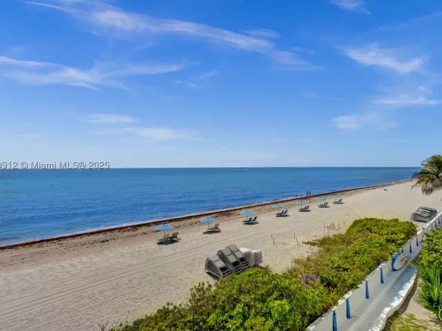 3-bedroom condo for sale in Hollywood - 3101 S Ocean Dr 3506 - MondialRealty