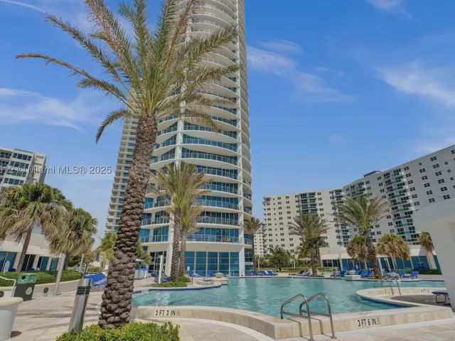 3-bedroom condo for sale in Hollywood - 3101 S Ocean Dr 3506 - MondialRealty