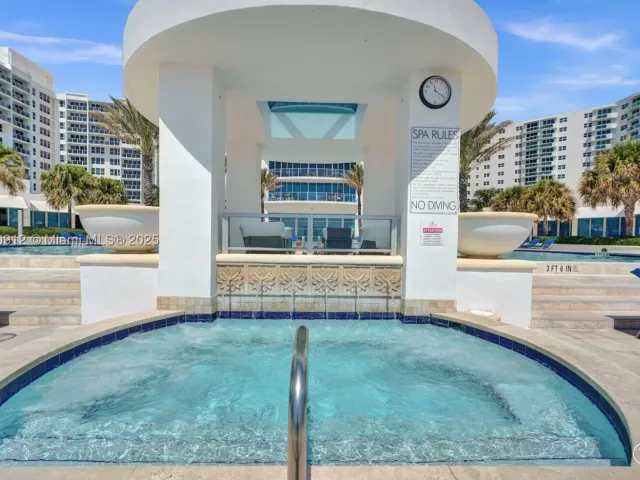 3-bedroom condo for sale in Hollywood - 3101 S Ocean Dr 3506 - MondialRealty