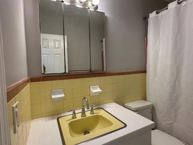 Home for rent at 415 49th Street - photo 6592595