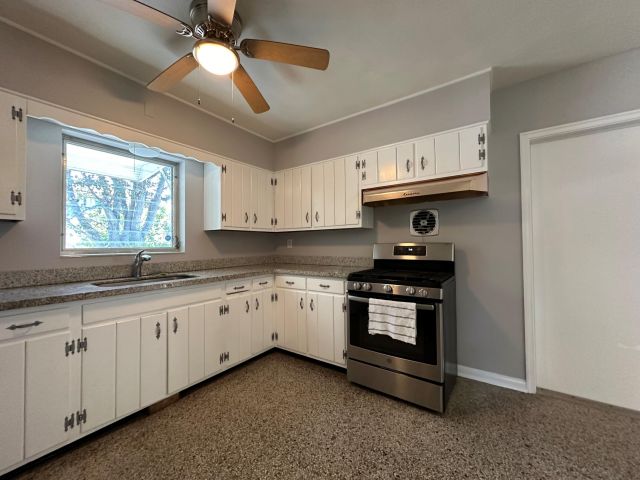 Home for rent at 415 49th Street - photo 6592600