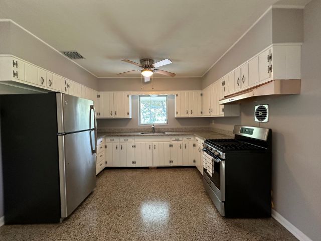 Home for rent at 415 49th Street - photo 6592602