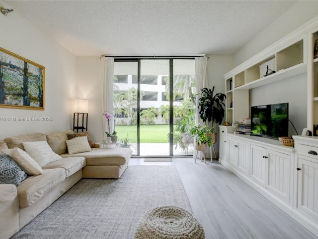 Apartment for sale  Unit #114 - photo 7440782