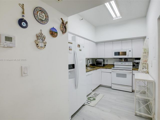 Apartment for sale  Unit #114 - photo 7440790