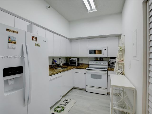 Apartment for sale  Unit #114 - photo 7440791