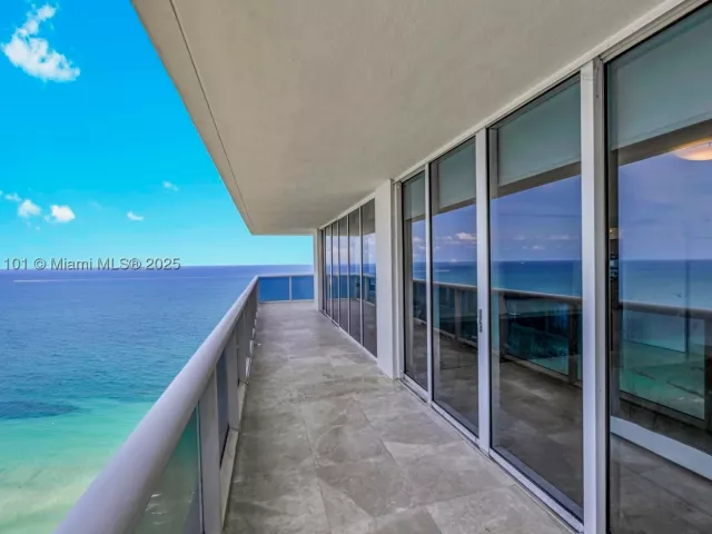 3-bedroom condo for rent in Hallandale Beach - 1830 S Ocean Dr 3801 - MondialRealty