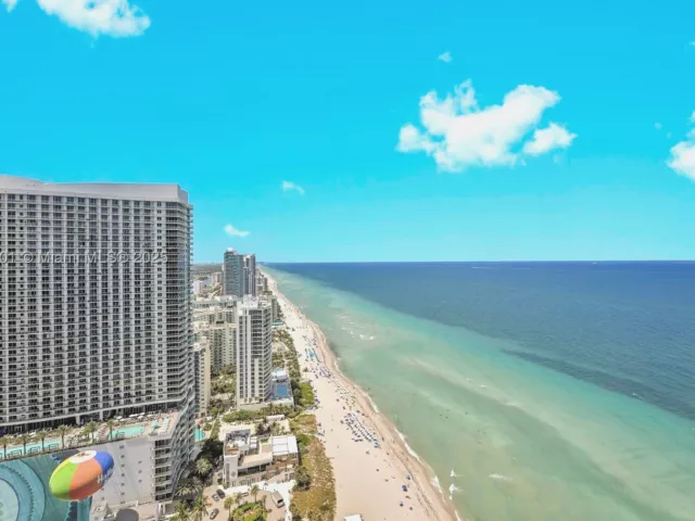 3-bedroom condo for rent in Hallandale Beach - 1830 S Ocean Dr 3801 - MondialRealty