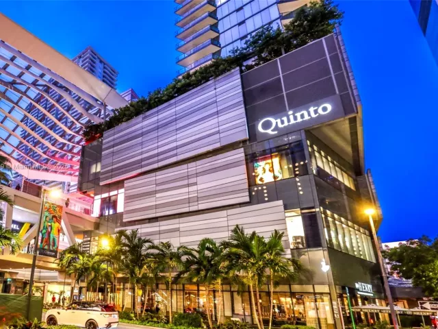 3-bedroom condo for rent in Miami - 55 SW 9th St 3906 - MondialRealty