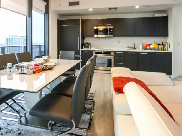 3-bedroom condo for rent in Miami - 55 SW 9th St 3906 - MondialRealty