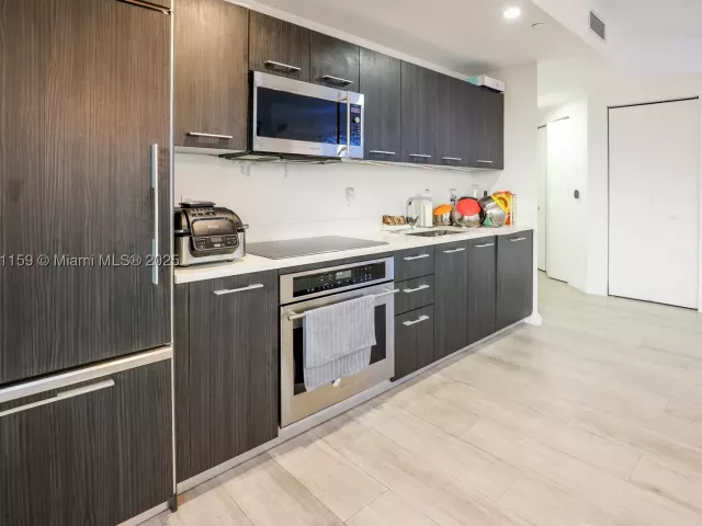 3-bedroom condo for rent in Miami - 55 SW 9th St 3906 - MondialRealty