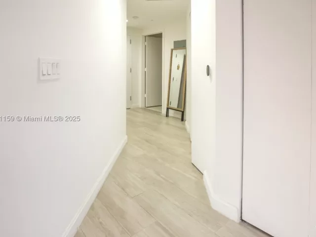 3-bedroom condo for rent in Miami - 55 SW 9th St 3906 - MondialRealty