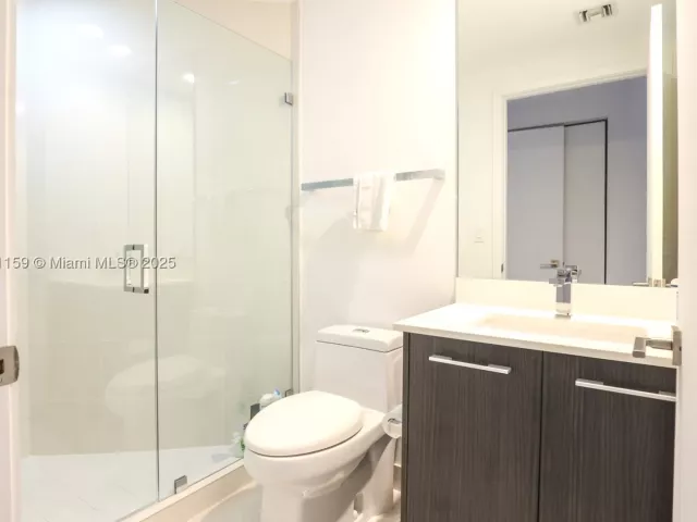 3-bedroom condo for rent in Miami - 55 SW 9th St 3906 - MondialRealty