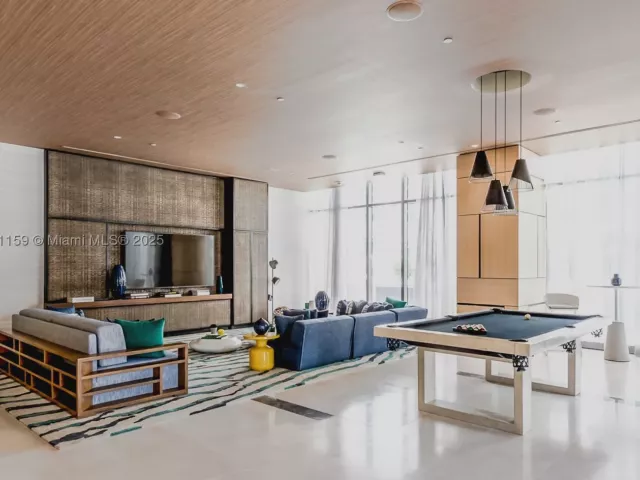 3-bedroom condo for rent in Miami - 55 SW 9th St 3906 - MondialRealty