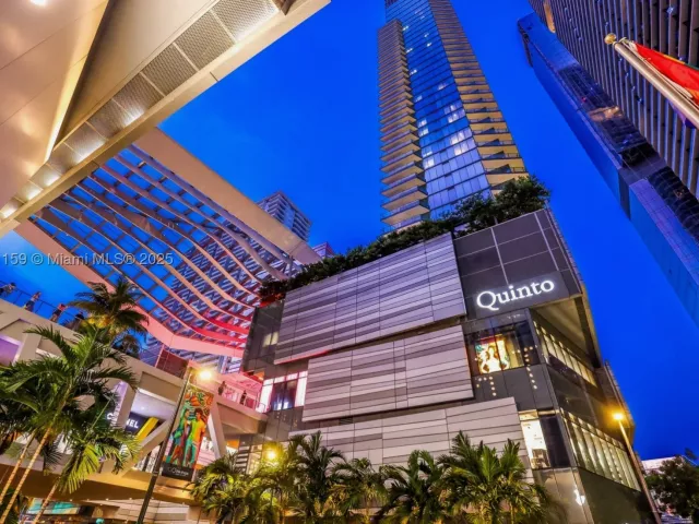 3-bedroom condo for rent in Miami - 55 SW 9th St 3906 - MondialRealty