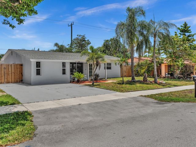 Home for sale at 2920 NE 8th Terrace - photo 6381940