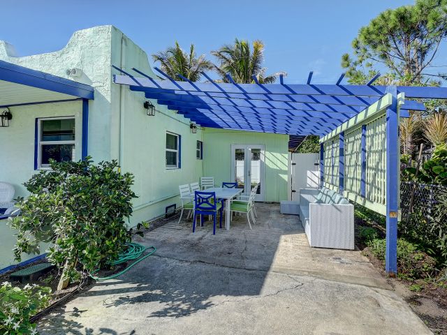 Home for rent at 212 SW 1st Avenue - photo 6425845