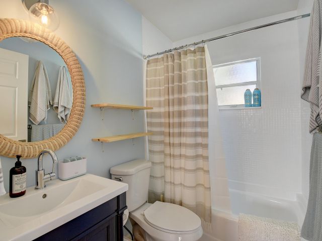 Home for rent at 212 SW 1st Avenue - photo 6425848