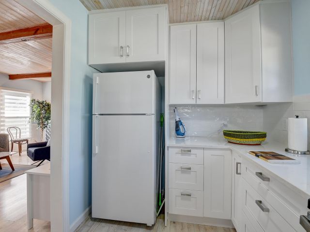 Home for rent at 212 SW 1st Avenue - photo 6425849