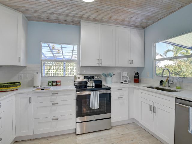 Home for rent at 212 SW 1st Avenue - photo 6425851