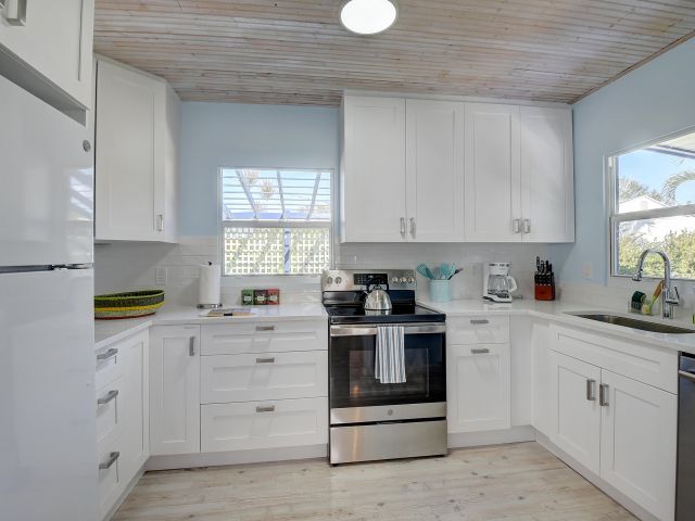 Home for rent at 212 SW 1st Avenue - photo 6425852