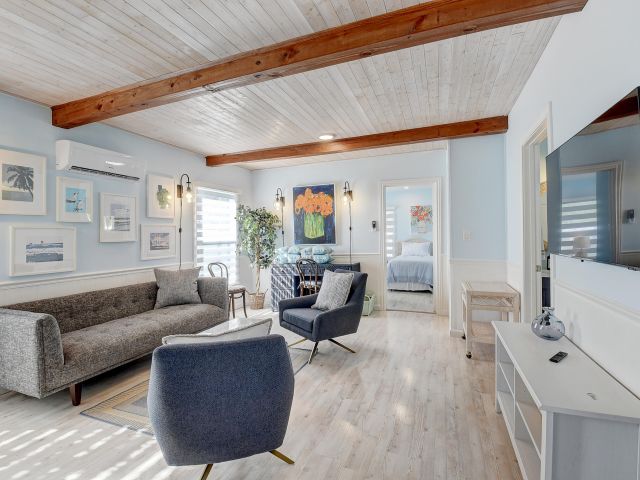 Home for rent at 212 SW 1st Avenue - photo 6425853