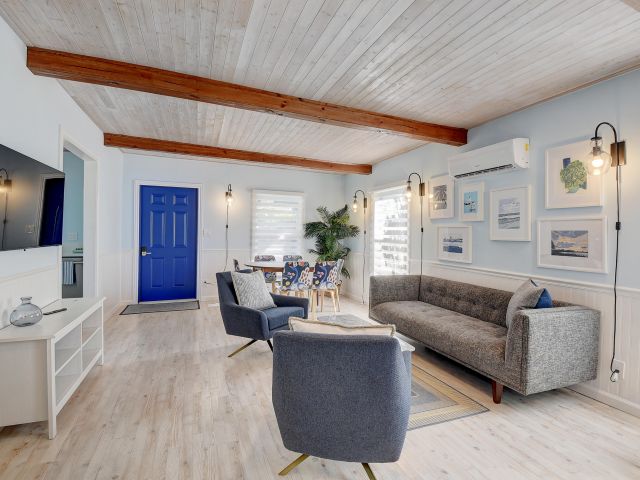 Home for rent at 212 SW 1st Avenue - photo 6425855