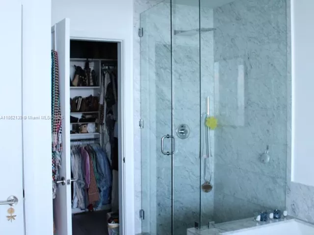 4-bedroom condo for sale in Miami - 480 NE 31st St 3301 - MondialRealty