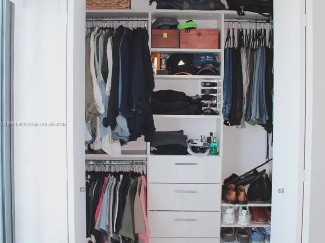 4-bedroom condo for sale in Miami - 480 NE 31st St 3301 - MondialRealty