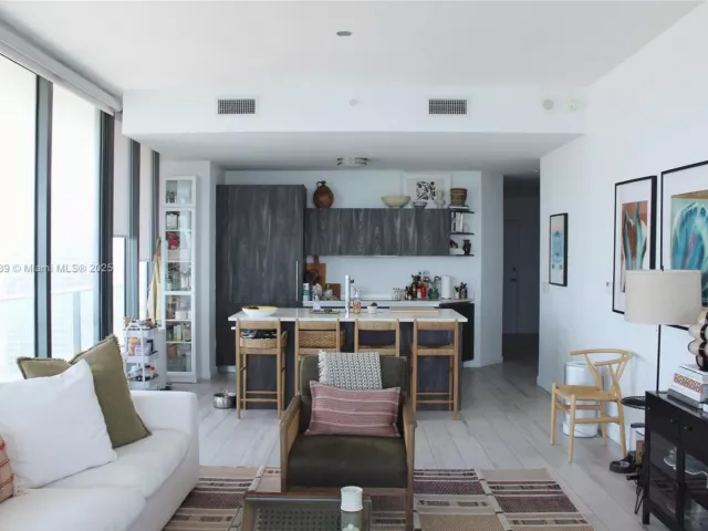 4-bedroom condo for sale in Miami - 480 NE 31st St 3301 - MondialRealty