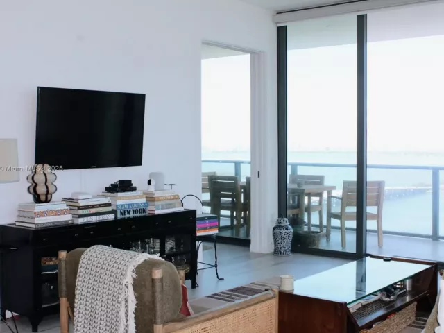4-bedroom condo for sale in Miami - 480 NE 31st St 3301 - MondialRealty