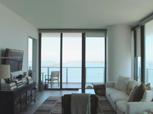 4-bedroom condo for sale in Miami - 480 NE 31st St 3301 - MondialRealty