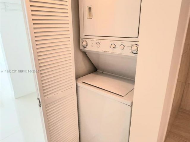 1-bedroom condo for sale in Miami - 1750 N Bayshore Dr 2010 - MondialRealty