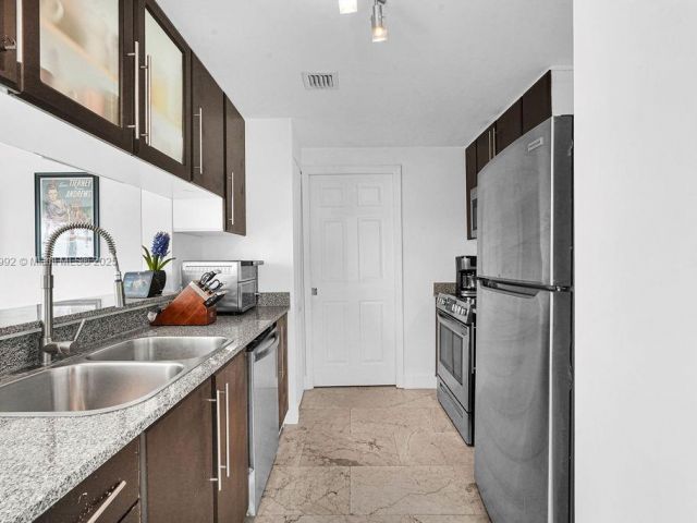 Apartment for sale  Unit #306 - photo 7444178