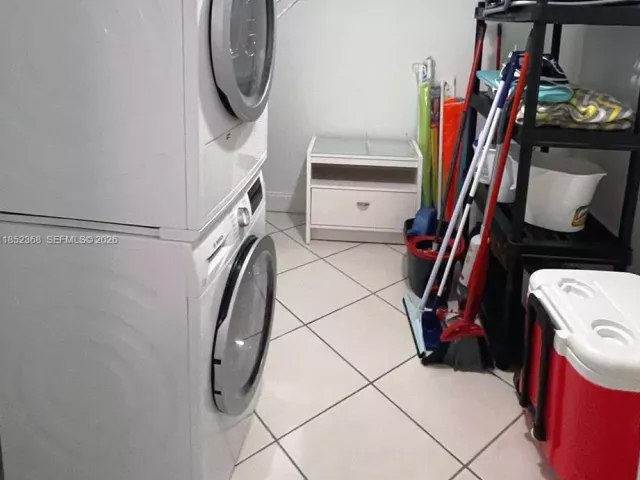 2-bedroom condo for sale in Miami Beach - 6039 Collins Ave 311 - MondialRealty