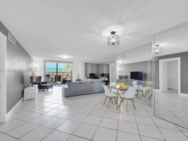 2-bedroom condo for sale in Miami Beach - 6039 Collins Ave 311 - MondialRealty