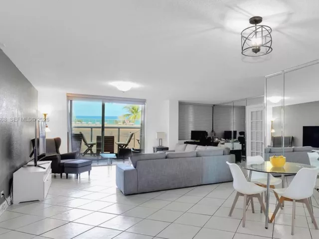 2-bedroom condo for sale in Miami Beach - 6039 Collins Ave 311 - MondialRealty