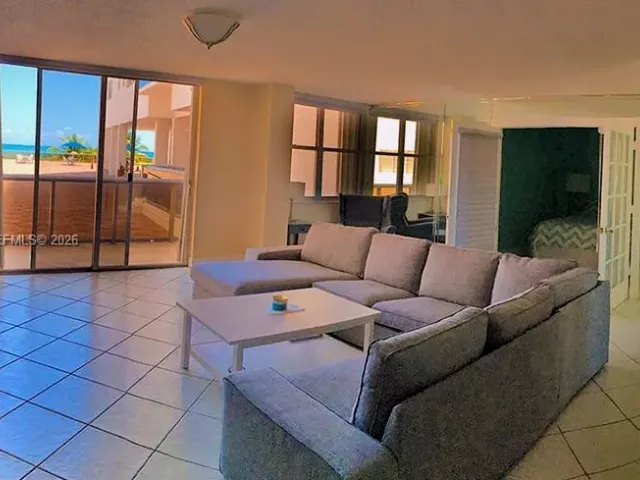 2-bedroom condo for sale in Miami Beach - 6039 Collins Ave 311 - MondialRealty