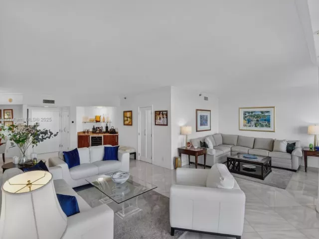 2-bedroom condo for sale in Aventura - 3000 Island Blvd 505 - MondialRealty