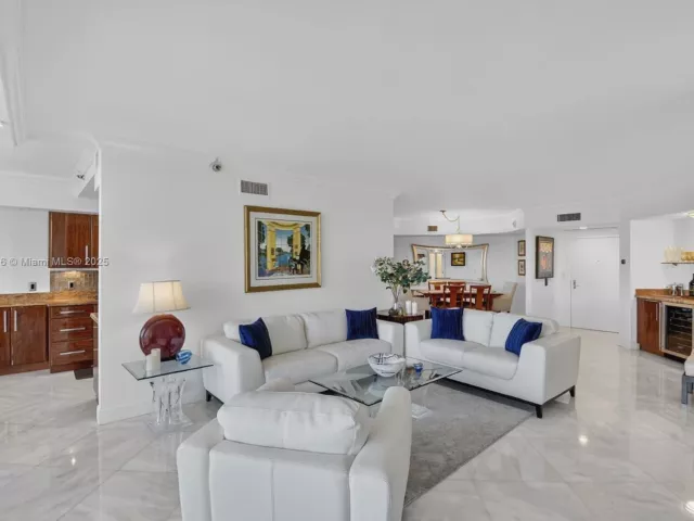 2-bedroom condo for sale in Aventura - 3000 Island Blvd 505 - MondialRealty