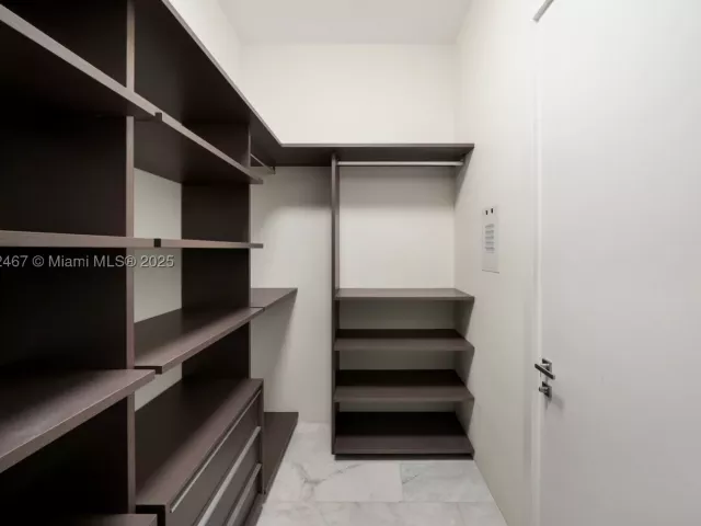 3-bedroom condo for sale in Miami - 1451 Brickell Ave 5302 - MondialRealty