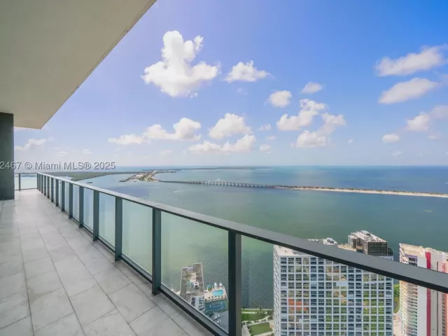 3-bedroom condo for sale in Miami - 1451 Brickell Ave 5302 - MondialRealty