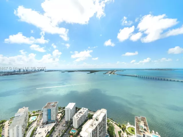 3-bedroom condo for sale in Miami - 1451 Brickell Ave 5302 - MondialRealty