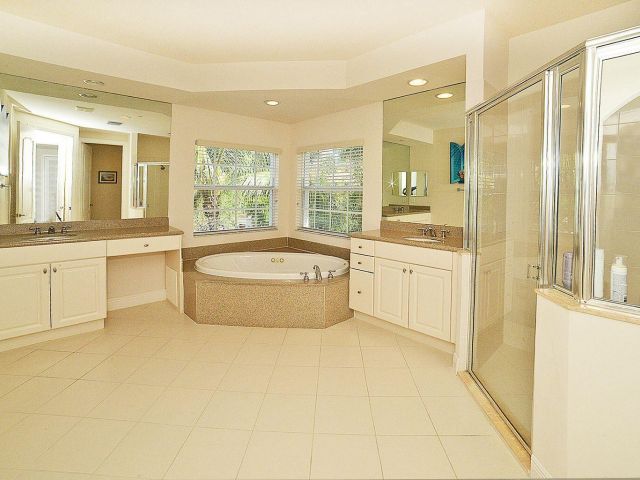 Home for rent at 5510 NE Trieste Terrace - photo 6378228