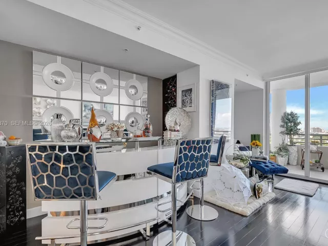 3-bedroom condo for sale in Miami - 848 Brickell Key Dr 1906 - MondialRealty