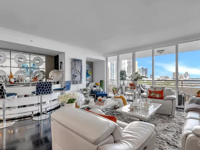 3-bedroom condo for sale in Miami - 848 Brickell Key Dr 1906 - MondialRealty