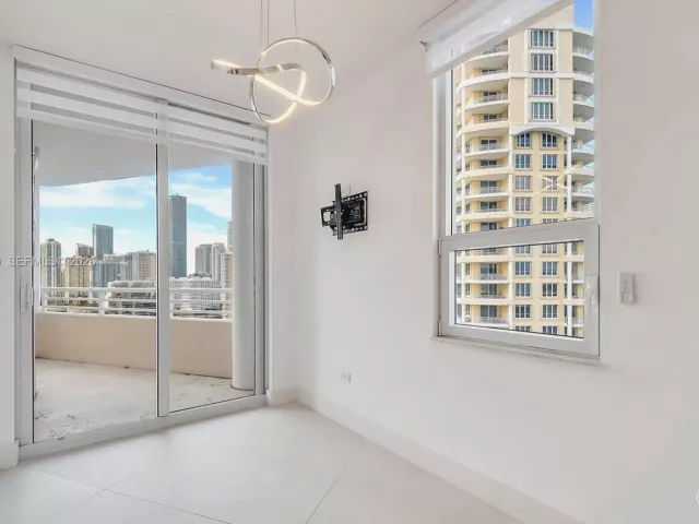 3-bedroom condo for sale in Miami - 848 Brickell Key Dr 1906 - MondialRealty
