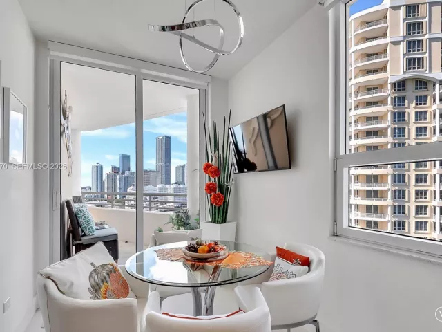 3-bedroom condo for sale in Miami - 848 Brickell Key Dr 1906 - MondialRealty